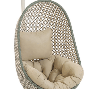 Udendørs hængestol Kave Home Cira i håndflettet polyrattan med beige hynder og pulverlakeret stålstativ